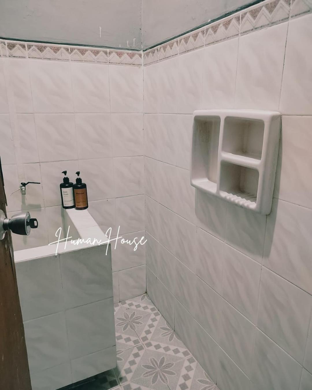 Human House Bed & Breakfast Surabaya Ngoại thất bức ảnh